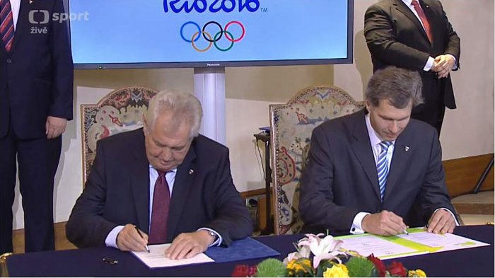 Spilková na Hradě při podpisu přihlášky ČOV na XXXI. letní olympijské hry 2016