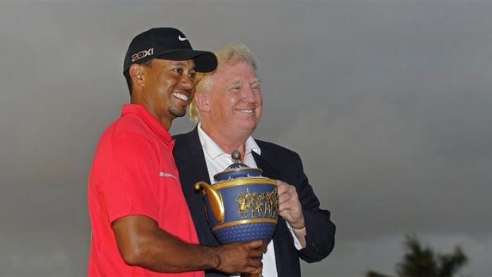 První foto z vánočního golfu Woodse a Trumpa