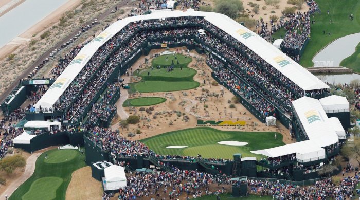 KOLOSEUM ve Phoenixu? To je nejdivočejší golfová PARTY na světě