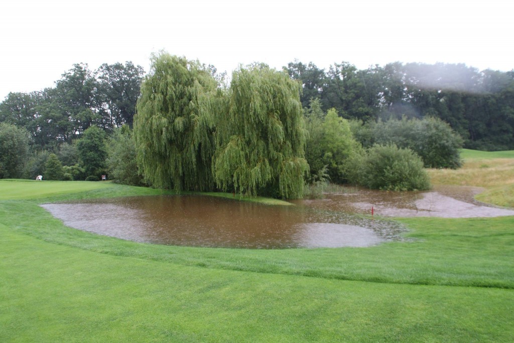 Hřiště Hardenberg pod vodou (Foto: Facebook Pro Golf Tour)