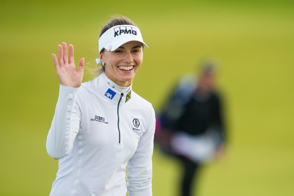 Klára Spilková mává fanouškům v prvním kole Ricoh Women's British Open (Foto: Profimedia)