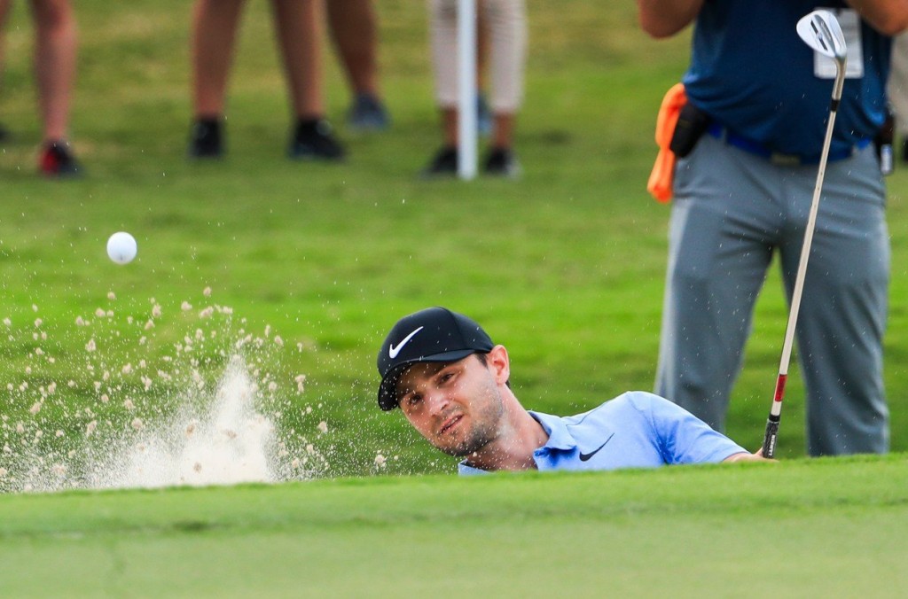 Bunkershot v podání Kyle Stanleyho během prvního kola Tour Championship (Foto: Profimedia)