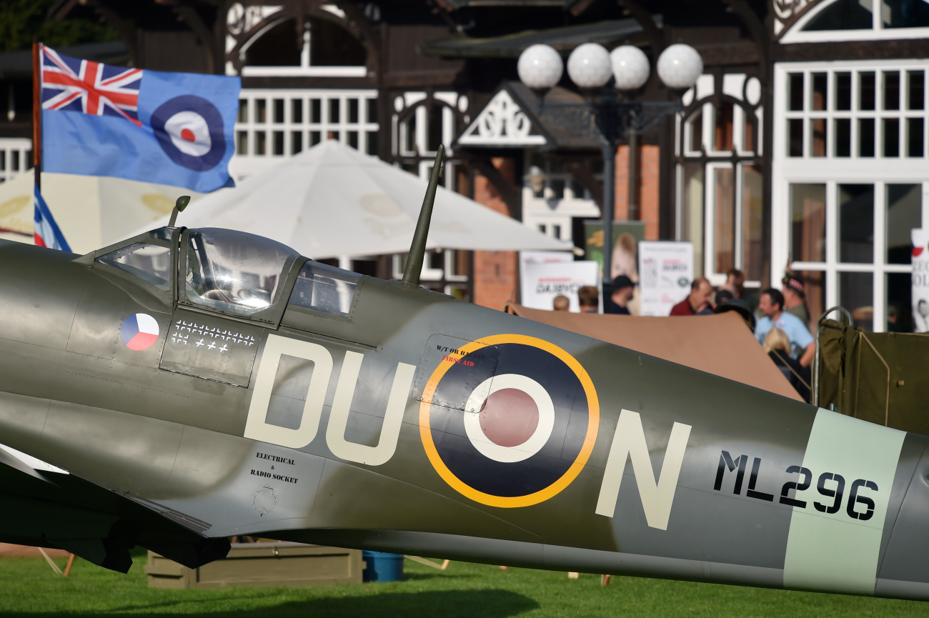 královská 312. peruť a Spitfire plk. Otto Smika v královském golf clubu (Foto: Zdeněk Sluka)