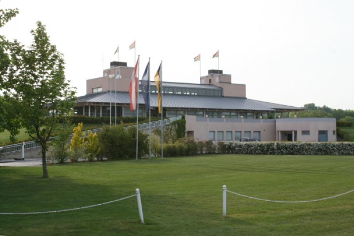 Cafourek, Holoubek, Lieser, Matuš, Příhoda a Sedláček na First stage Q-School v rakouském Ebreichsdorfu.