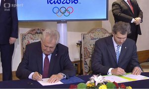 Spilková na Hradě při podpisu přihlášky ČOV na XXXI. letní olympijské hry 2016
