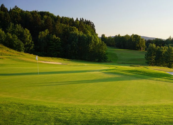 HŘIŠTĚ POD LUPOU: YPSILON GOLF RESORT LIBEREC