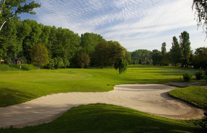 HŘIŠTĚ POD LUPOU: Golf Resort Hodkovičky