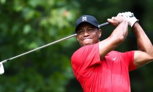 Viděli jste švih. Jak je Tiger Woods blízko k hraní golfu na turnaji?