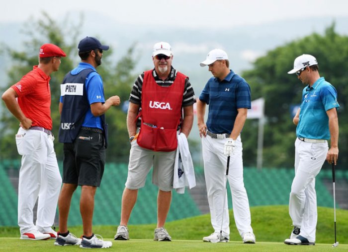 Trefil fanouška a podepsal míček. Spieth prožil divoce úspěšné kolo