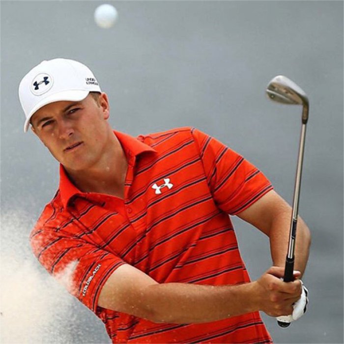 VIDEO: Spieth chipuje jako o život. K vidění i těsné rány