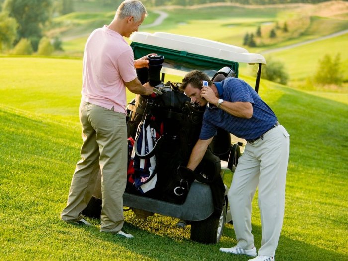 VIDEO: Golfista, nebo zahradník? Ovečkinův švih doma nezkoušejte