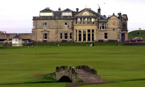 Hotel v St. Andrews se brání před golfisty