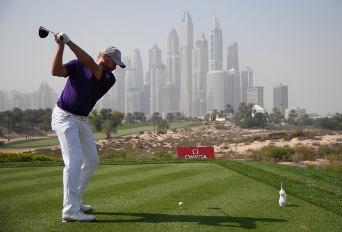 V Dubaji zpozdila kolo mlha, Donaldson si hlídá první pozici