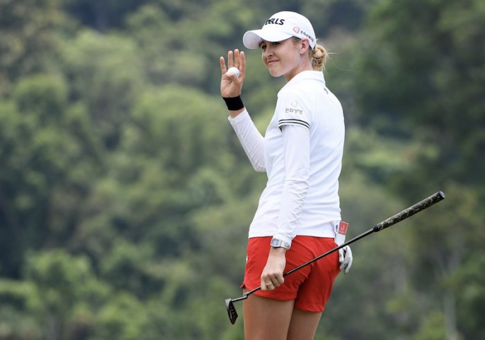 Blíží se senzace? NELLY KORDA vede v Singapuru, týden po vítězství JESSICY