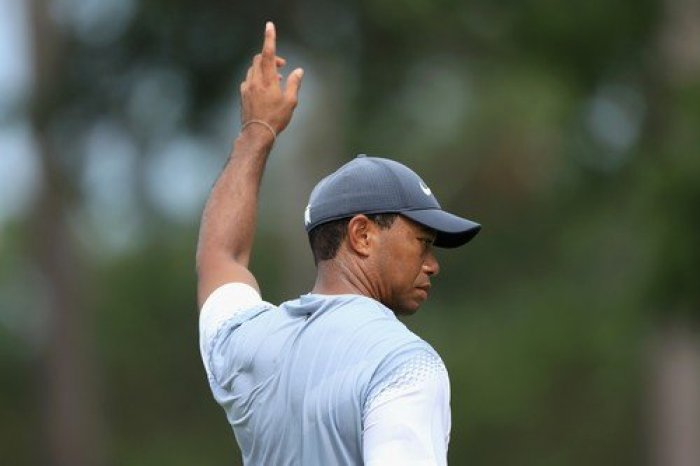 WOODS zářil a vylepšil osobní rekord, SIMPSON kráčí k titulu