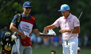 VIDEO: Fowler po fantastickém puttu útočí na první pozici