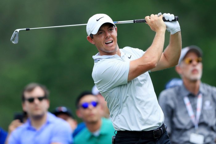 McIlroy po fantastickém kole poskočil do TOP 20, ve vedení stále Rahm a Willett