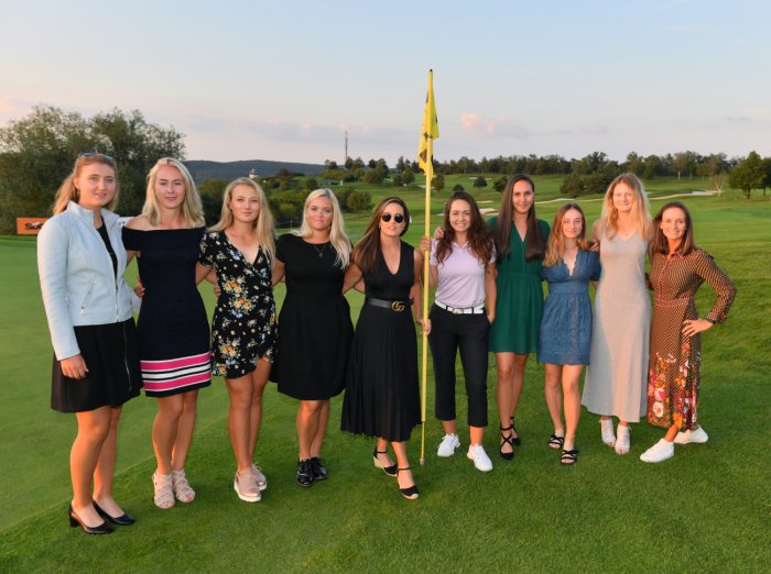 Startuje Tipsport Czech Ladies Open. Kdo ovládne Karlštejn?