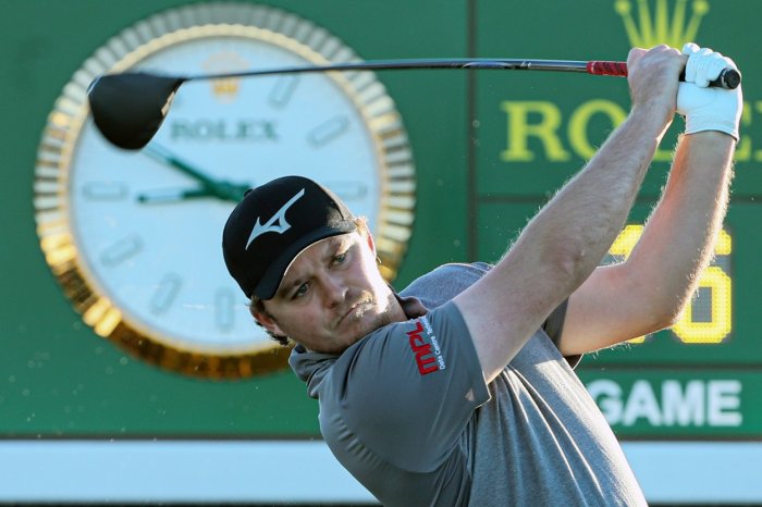 V Dubaji vedení převzal Pepperell, poskočili i DeChambeau či Fleetwood