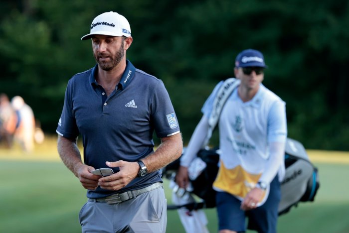 Johnson drtí konkurenci, Woods a McIlroy si dají repete