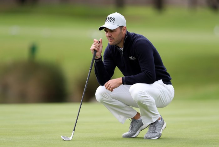 Walters nadále vede, stíhá jej i Kaymer