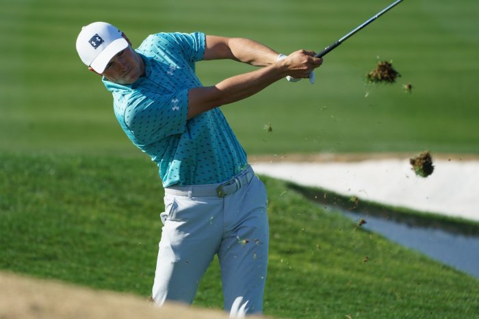 Spieth usiluje o titul po třech letech, vede Schauffele