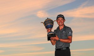 Přesný a výborně puttující Collin Morikawa poráží světovou elitu na World Golf Championship v Concession