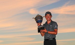 Přesný a výborně puttující Collin Morikawa poráží světovou elitu na World Golf Championship v Concession