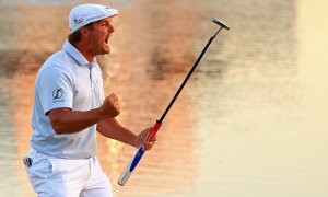 Drama Dechambeau vs. Westwood ovládl Američan. Hovland vyhořel