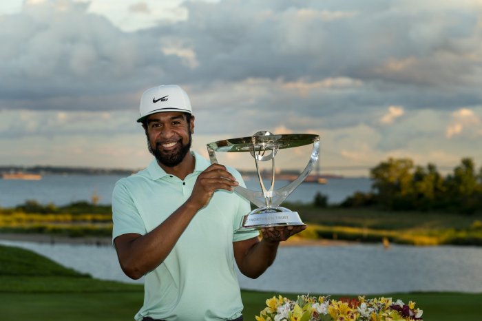 Tentokrát se spekulace nepotvrdily. Finau zůstává členem PGA Tour