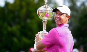 McIlroy ve fantastickém finále urval 21. titul, Rose atakoval 58