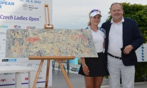 Golfistka Kousková vydražila svou malbu a chystá se útočit v Berouně
