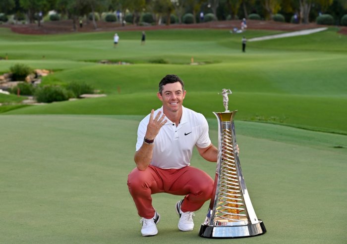 McIlroy králem PGA Tour i DP World Tour. Poslední turnaj ovládl Rahm