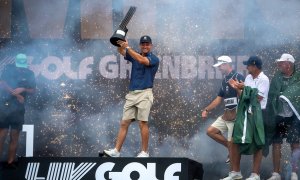 58, zápis do historie a první titul. V Greenbrier slaví DeChambeau