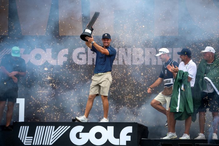 58, zápis do historie a první titul. V Greenbrier slaví DeChambeau