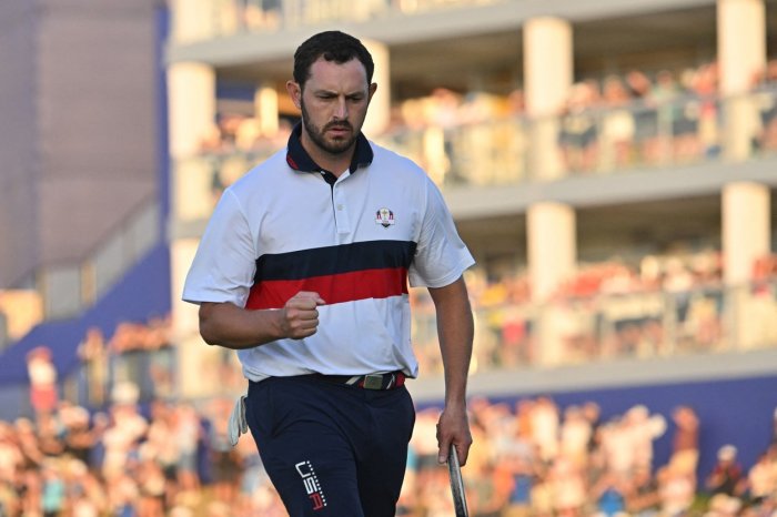 Pět je lepší než sedm. Američané ve fourballech zdramatizovali Ryder Cup