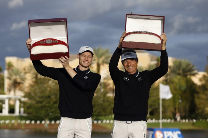 Popáté se na PNC Championship raduje Bernhard Langer, Woods s Charliem pátí