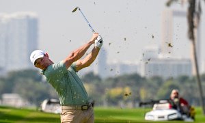 McIlroy na úvod potvrdil roli favorita, skvěle v Dubaji odstartovali také Fleetwood či Olesen