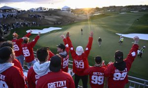 Šílení fanoušci na Phoenix Open. Pád z tribuny, bitka i zákaz alkoholu