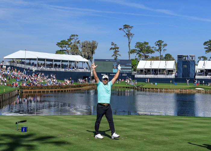 Fox se na The Players zapsal do historie. Vedou ale McIlroy, Clark a Schauffele